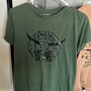 BUNDLE PACK! 2short sleeve shirts and 2sweaters in PERFECT CONDITION!All mediums